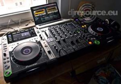 Our MEMBERS can Enlarge : DJ booth